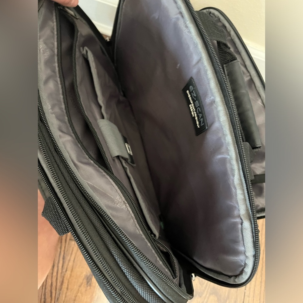 Black checkpoint airport security friendly travel work commute padded laptop bag - Picture 4 of 6
